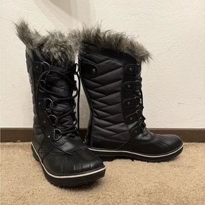 Black Sorels size 6.5 - waterproof, fur lined